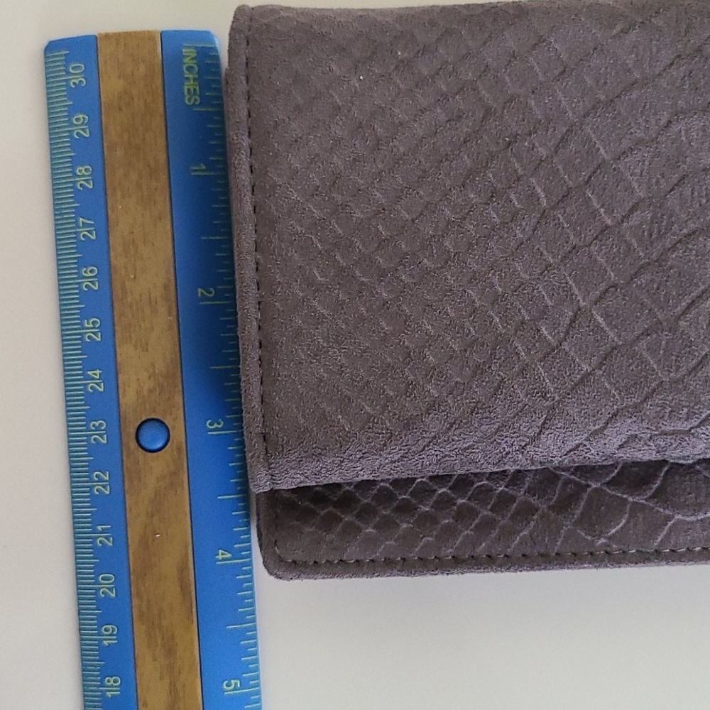 ⛔️SOLD⛔️ Urban Expressions Clutch - Picture 12 of 16